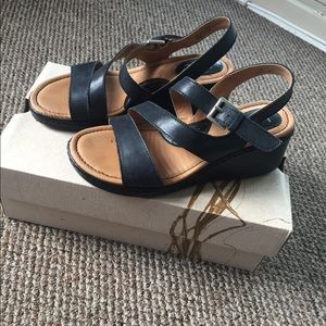 Boc Women’s Sandals w/box!